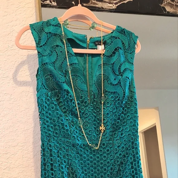 gingham dress green Zapaka Women Dark Green Sequined 1920s Plus Size Flapper Dress with 20s Accessories Set, Dark Green / 4XL main image 1